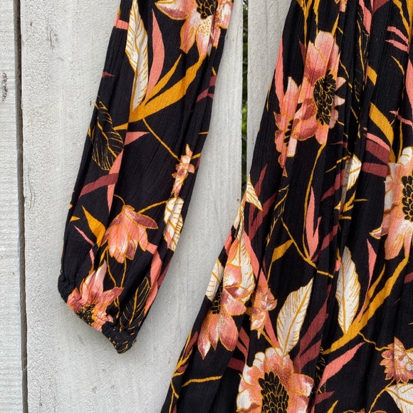 Billabong Floral dress - Picture 2 of 4